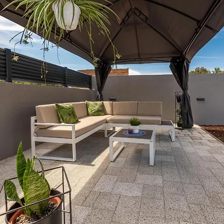 Lovely In Zaton With Kitchen Holiday home *