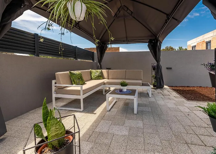 Awesome In With Wifi Nyaraló *