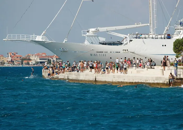 Awesome In With Wifi Nyaraló *