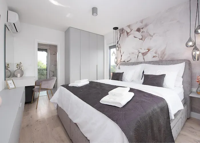 Awesome In With Wifi Nyaraló *